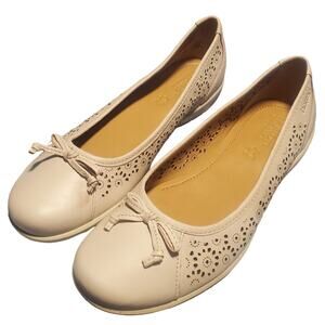 NEW NO BOX Hotter Precious Size 9 Beige Leather Laser Cut Ballet Bow Flats FLAWS